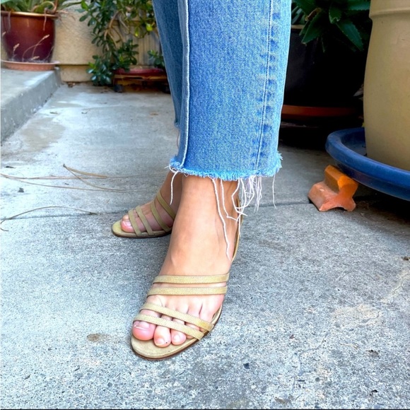 Vintage metallic gold Chanel all leather heels with dust bag - Picture 5 of 9